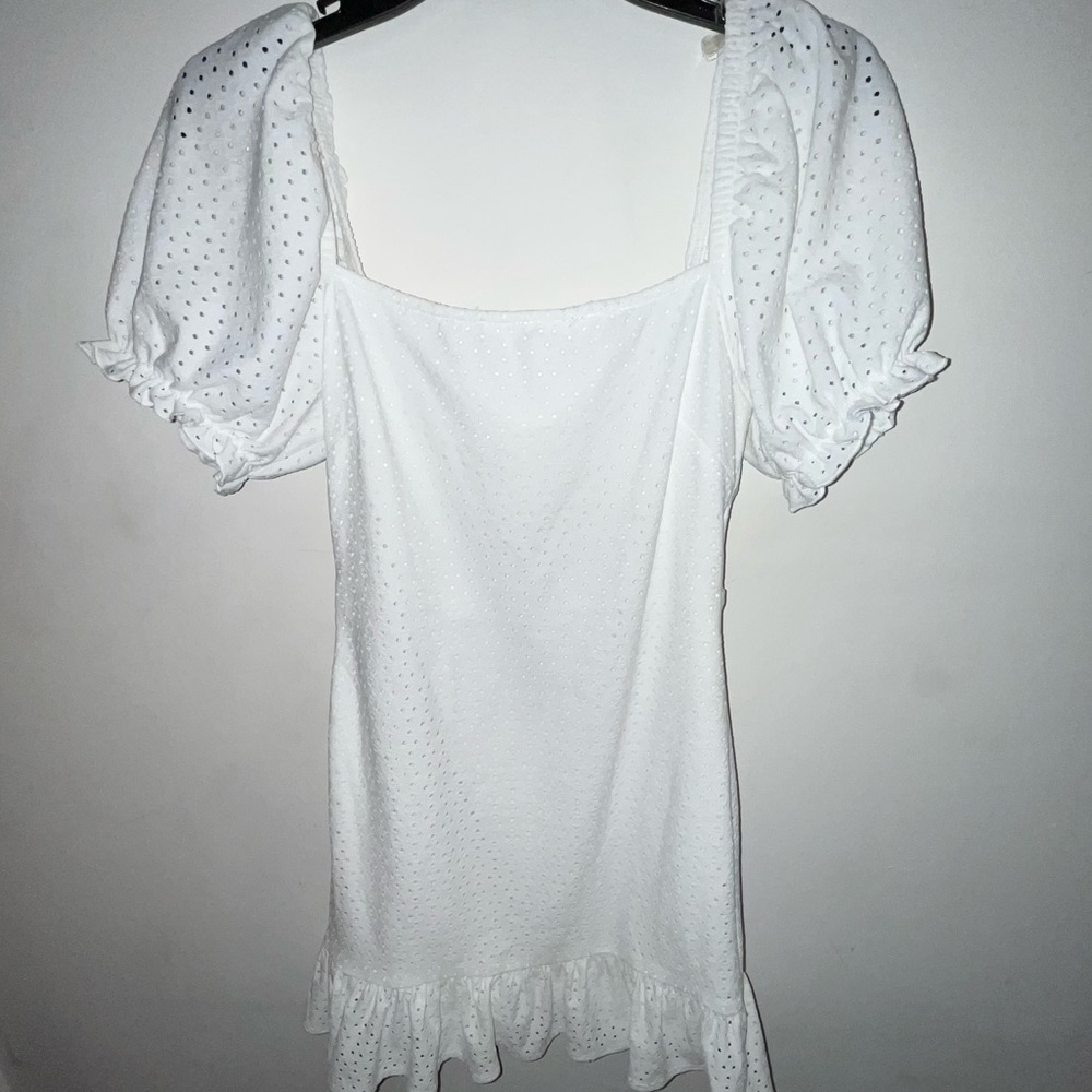 White puff backless detailed mid length dress perfect